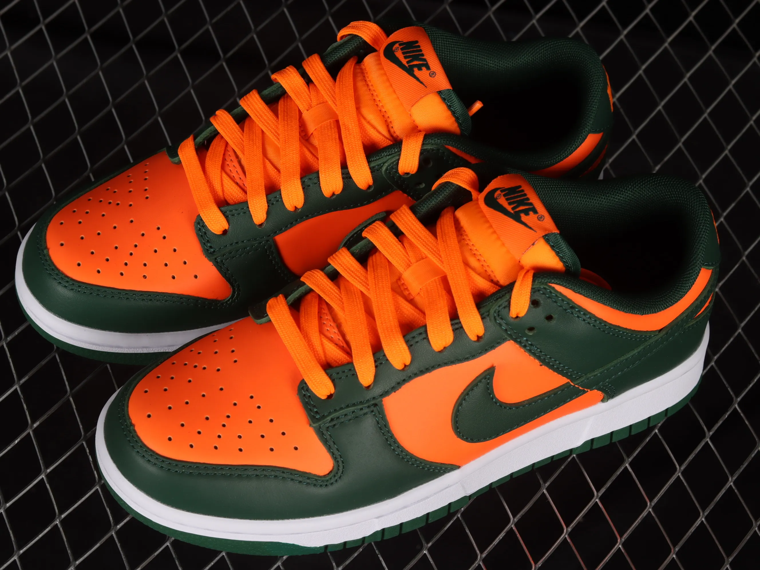 All categories Nk SB Dunk series Nk SB Dunk Low low-top sneakers C version Nk SB Dunk Low "Miami Hurricanes" orange green SB low-top casual sneakers DD1391-300